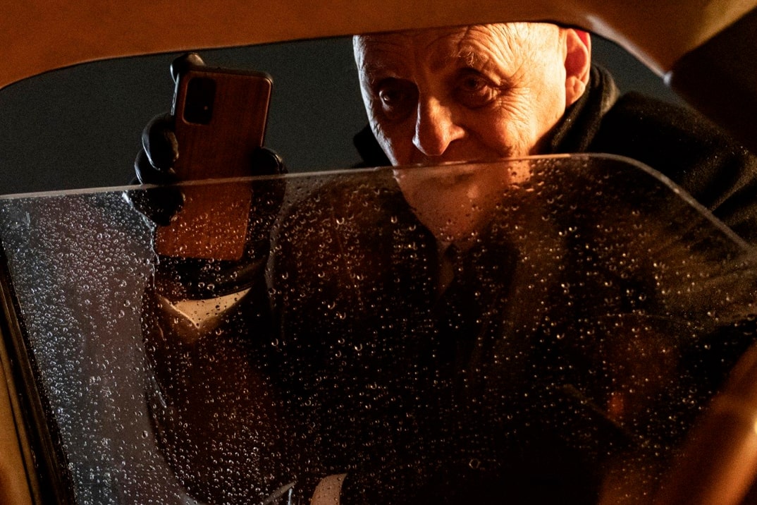 ‘Blindado’: Anthony Hopkins protagoniza el thriller claustrofóbico que llega a los cines