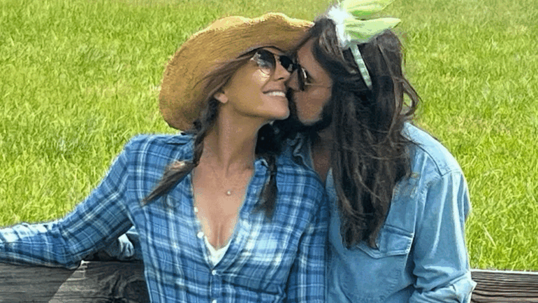 Elizabeth Hurley y Billy Ray Cyrus confirman su relación con una emotiva imagen en redes sociales