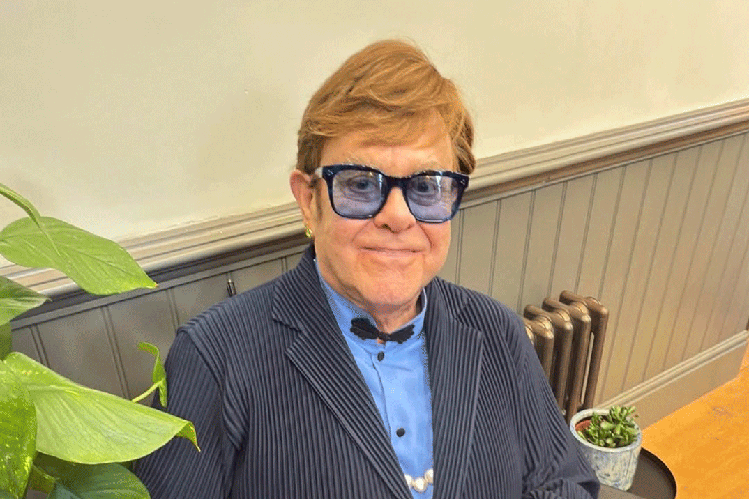 Elton John revela el duro impacto de su pérdida de visión: «No puedo ver a mis hijos»