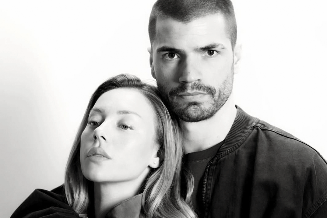 Ester Expósito y Hugo Diego García, afianzan su relación: han sido vistos en el aeropuerto de lo más cariñosos