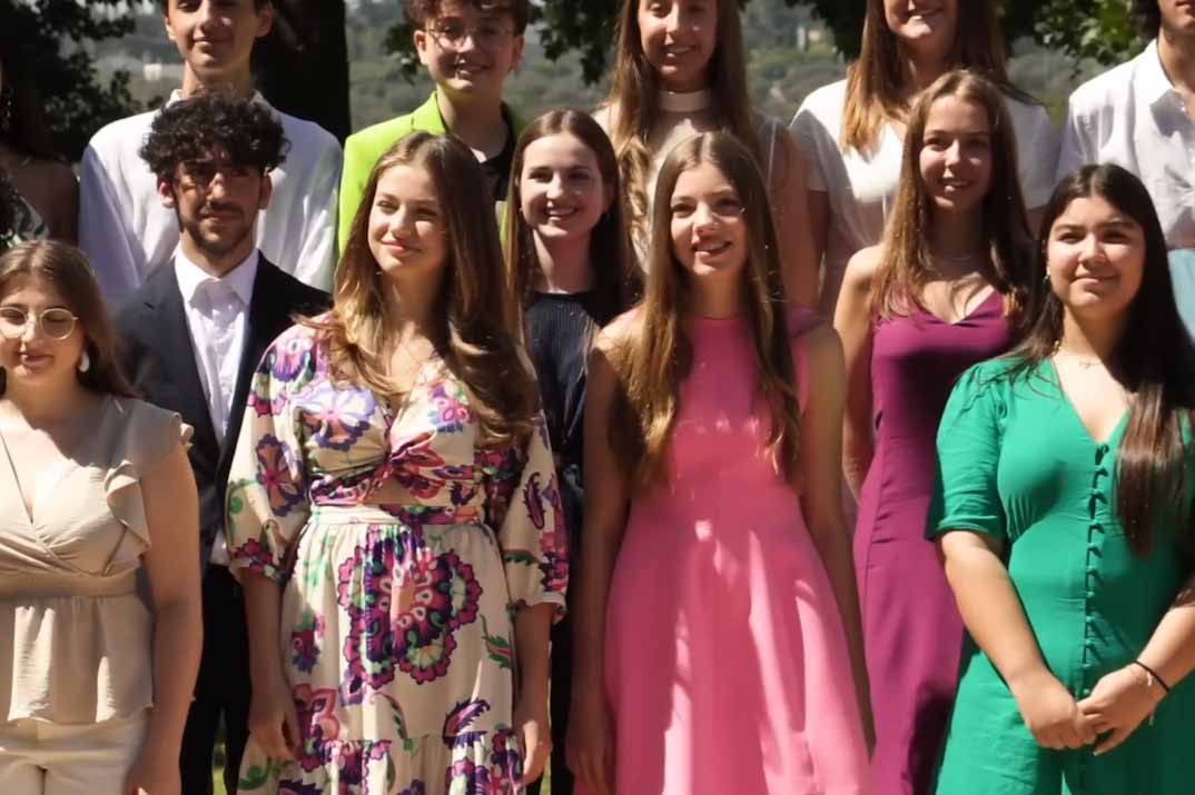 Un vínculo Real que traspasa fronteras: Leonor sorprende a Sofía con un emotivo regalo virtual por su graduación