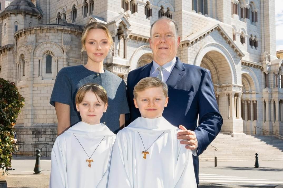 Jacques y Gabriella, hijos de Alberto y Charlène, celebran su Primera Comunión en un acto cargado de simbolismo