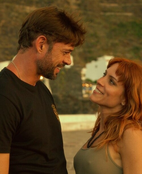 ‘Bajo un volcán’: nueva comedia romántica protagonizada por William Levy y Maggie Civantos – Fecha de estreno y tráiler