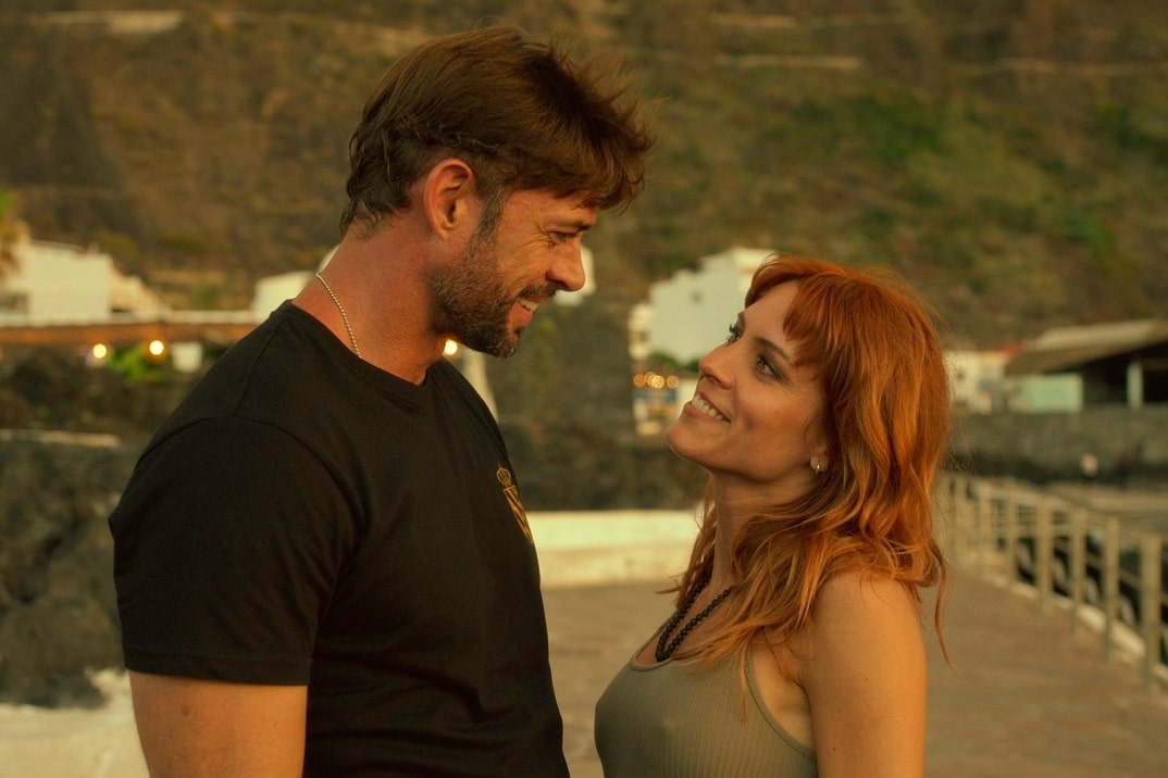 ‘Bajo un volcán’: nueva comedia romántica protagonizada por William Levy y Maggie Civantos – Fecha de estreno y tráiler