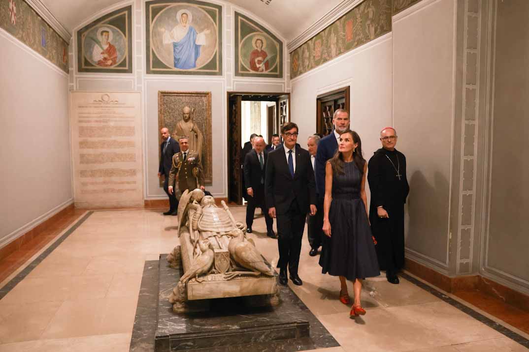Reina letizia montserrat zapatos rojos