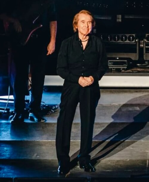 Raphael regresa con fuerza y actúa en el Teatro Romano de Mérida: un canto a la vida, la música y la resistencia