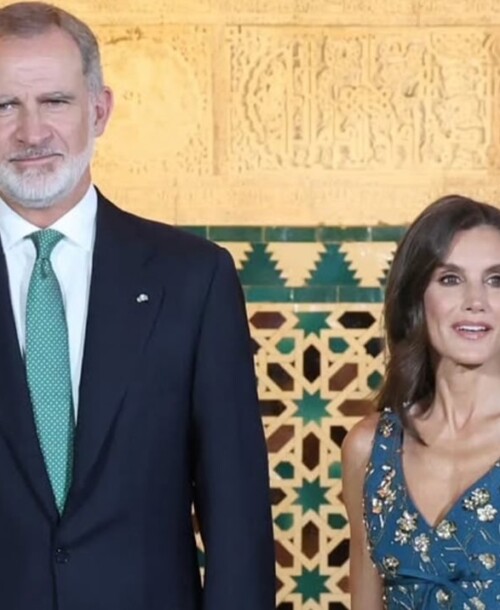 Letizia deslumbra con su estilo en Sevilla con un vestido de Carolina Herrera y elegancia atemporal ante líderes internacionales