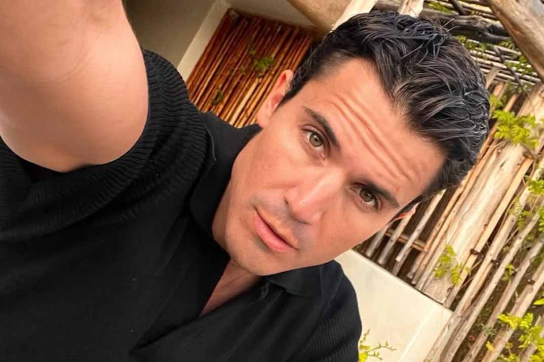 Álex González celebra su 45 cumpleaños en Bali y presenta oficialmente a su novia Camila Rojido