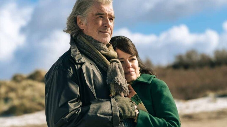 «Amor en cuatro letras», con Pierce Brosnan y Helena Bonham Carter, llega a los cines