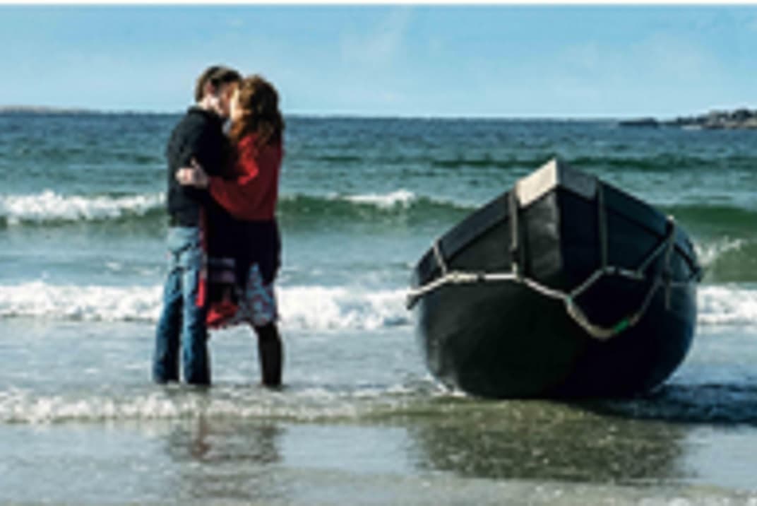 «Amor en cuatro letras», con Pierce Brosnan y Helena Bonham Carter, llega a los cine