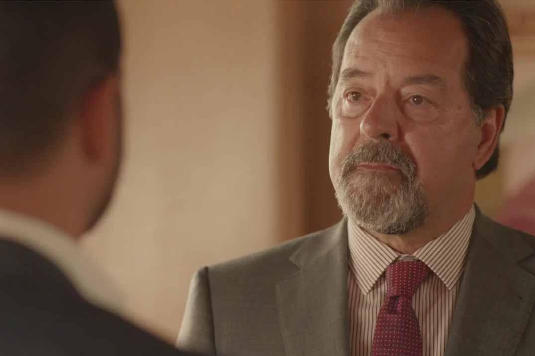 “La Encrucijada” Capítulos 13 y 14: Amanda y César estrechan más su relación