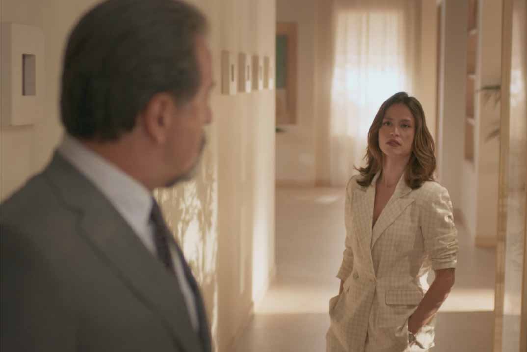 “La Encrucijada” Capítulos 17 y 18: Un matrimonio más que esperado y una renuncia sorpresa
