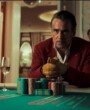 «Maldita suerte», Colin Farrell debe sobrevivir en Macao entre deudas y casinos – Estreno en cines
