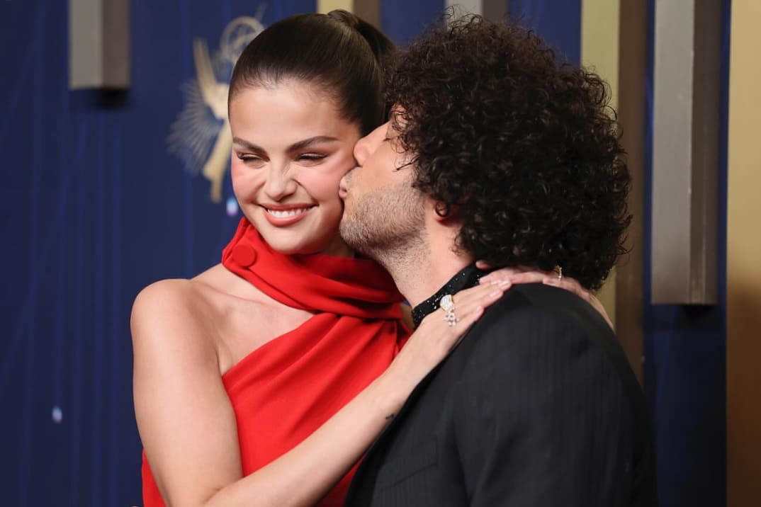 Selena Gomez y Benny Blanco celebran su íntima boda con amor, grandes invitados y la reacción de Justin Bieber