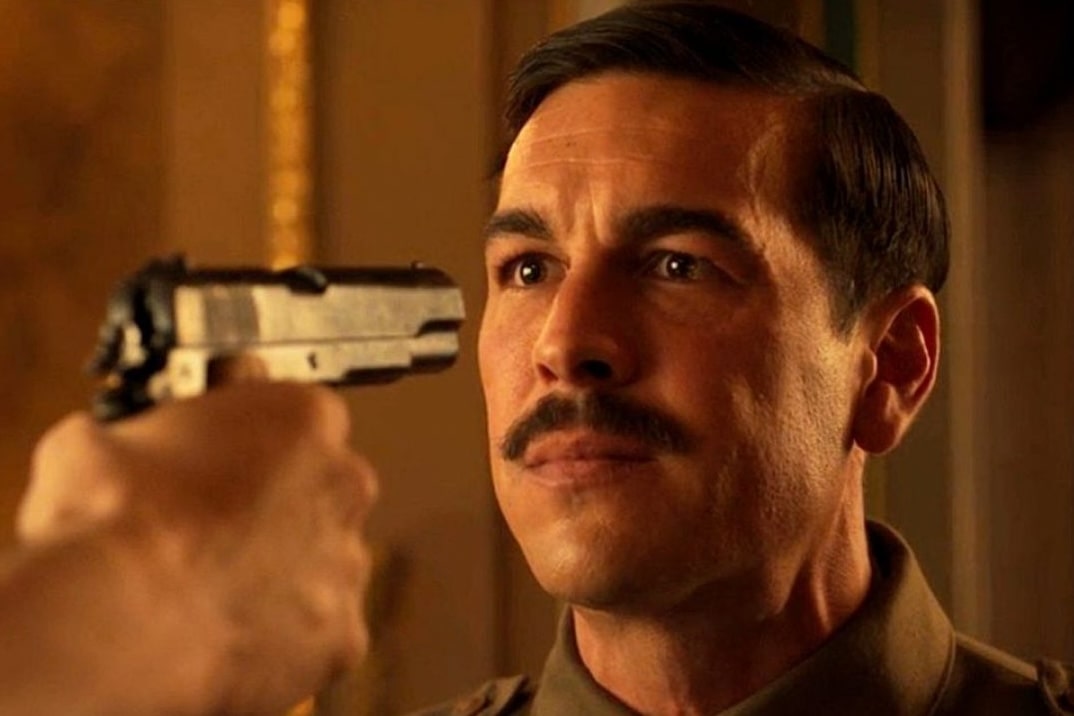 ‘La cena’ – Mario Casas protagoniza esta comedia histórica