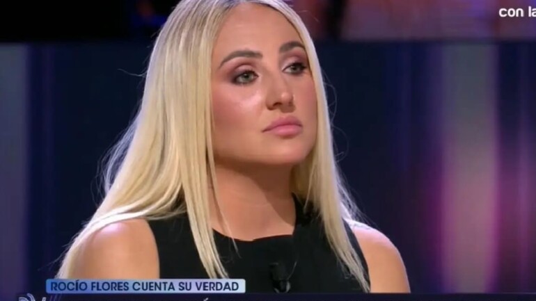 Rocío Flores reaparece en el plató de ‘De viernes’ y enfrenta recuerdos familiares en un tenso cara a cara con Terelu Campos