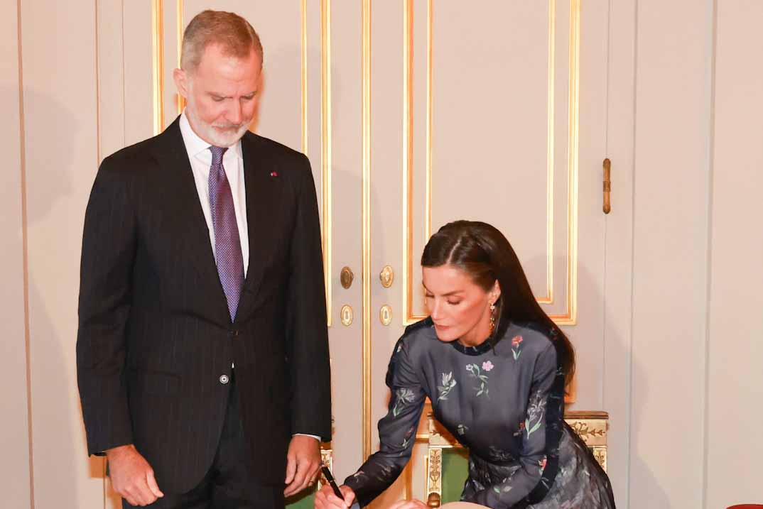 Rey Felipe y reina letizia Bruselas entrada 2