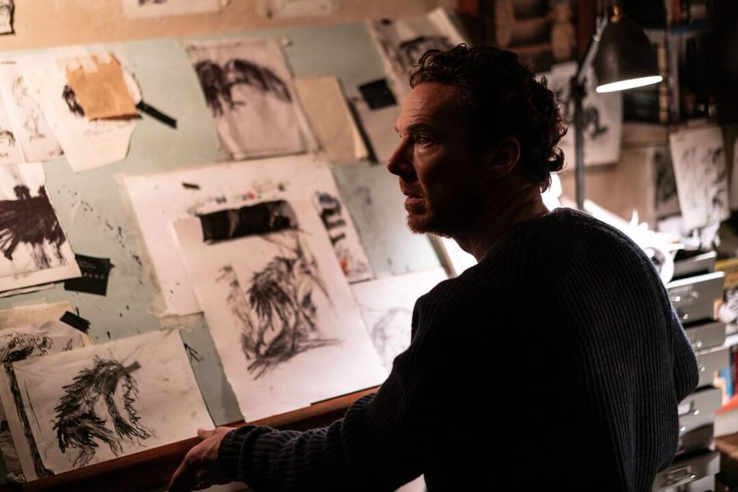 ‘Esa cosa con alas’: Benedict Cumberbatch lidera el inquietante debut de Dylan Southern – Fecha de estreno y tráiler