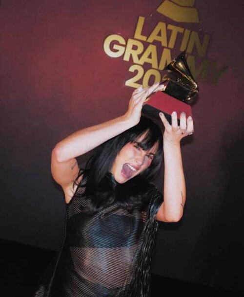 Aitana conquista Las Vegas y dedica su primer Latin Grammy a Plex: «Te quiero con todo mi corazón»