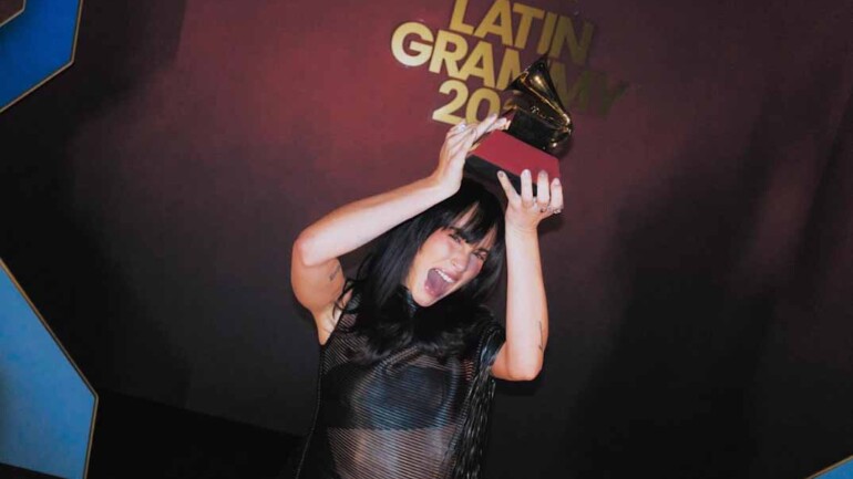 Aitana conquista Las Vegas y dedica su primer Latin Grammy a Plex: «Te quiero con todo mi corazón»