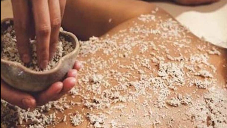 Masaje Ayurveda Udvartana en Majadahonda: exfoliación herbal que estiliza y revitaliza