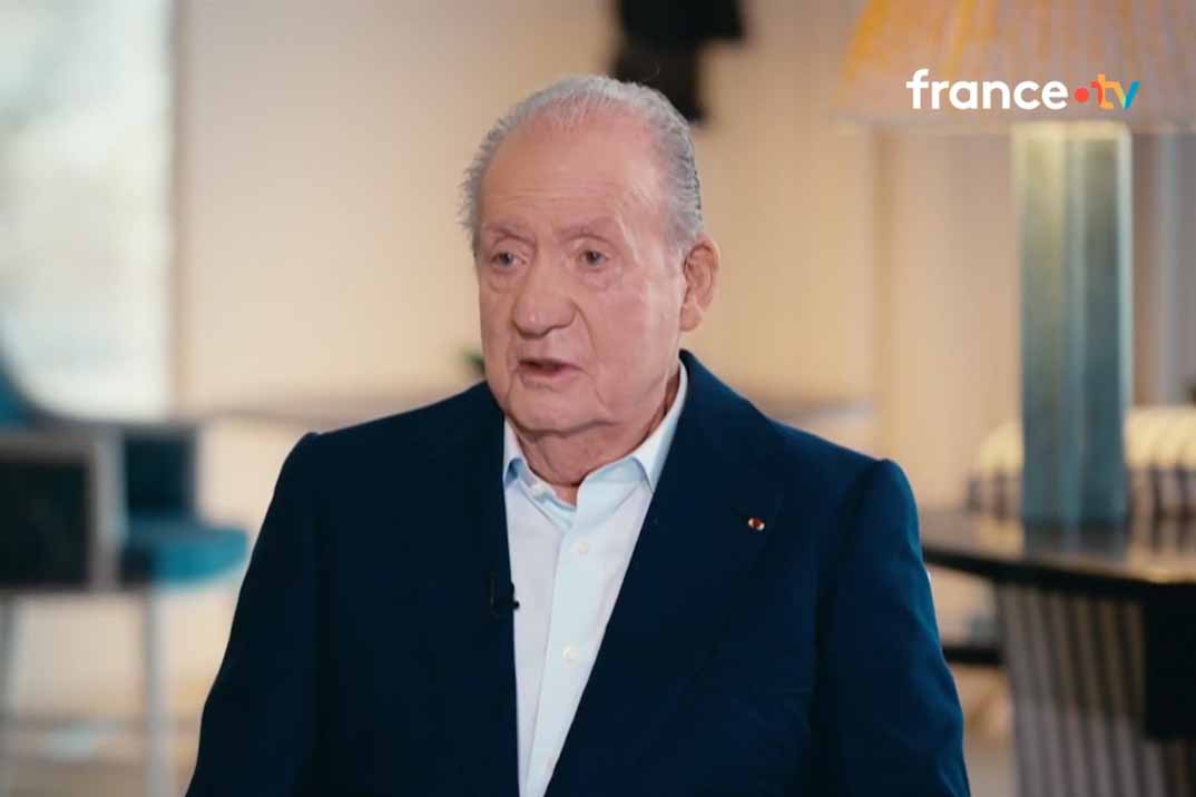 Juan Carlos I rompe su silencio en la TV francesa: confesiones, memoria histórica y un mea culpa a medias