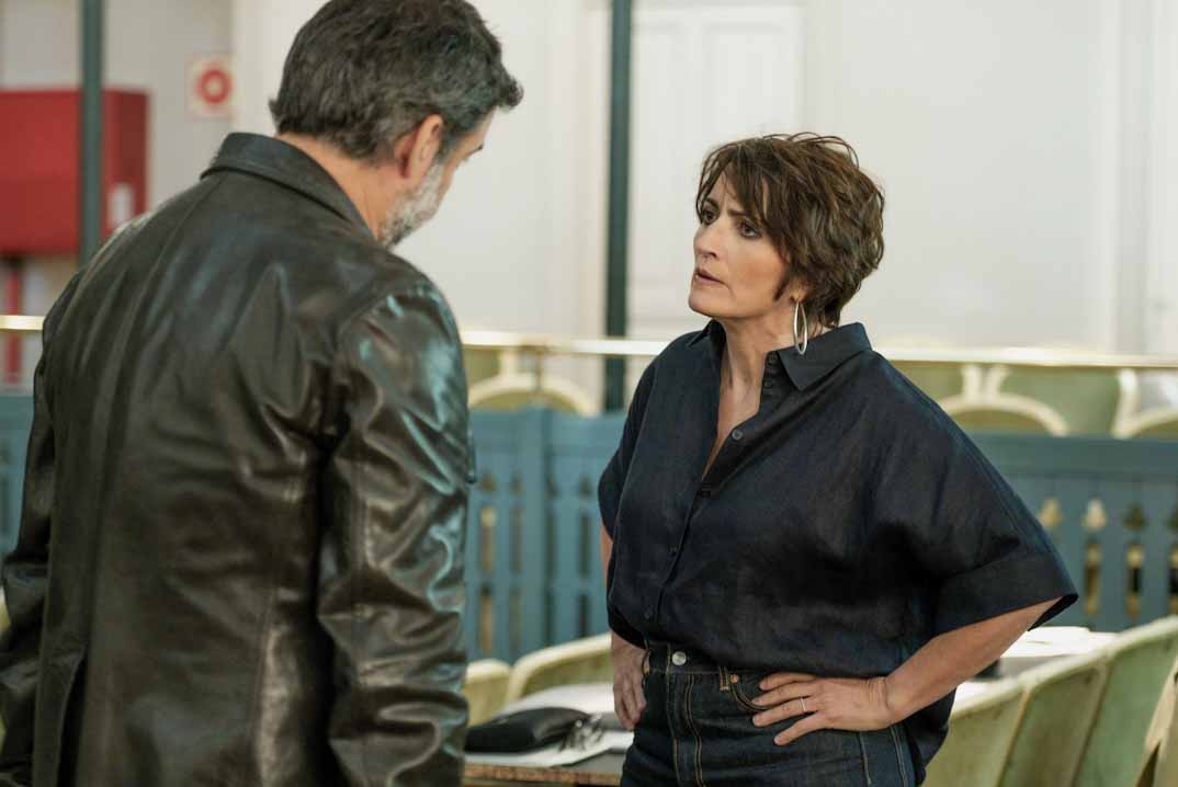 La agencia 13 silvia abril