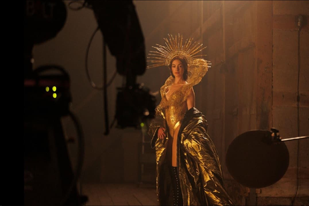 «Mother Mary» – Primeras imágenes del thriller psicológico protagonizado por Anne Hathaway y Michaela Coel