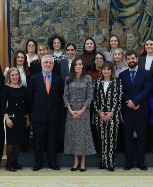 La reina Letizia y su vestido de tweed: elegancia atemporal para recibir a los diseñadores de la Mercedes Benz Fashion Week