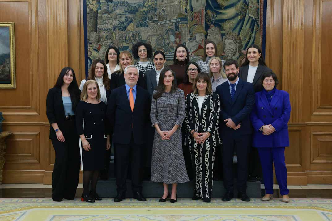 La reina Letizia y su vestido de tweed: elegancia atemporal para recibir a los diseñadores de la Mercedes Benz Fashion Week