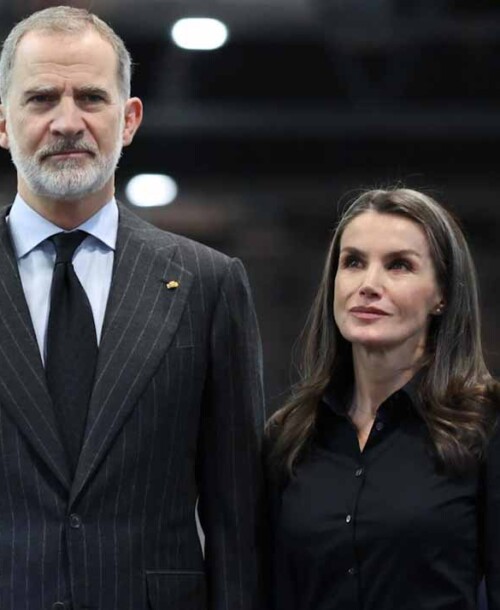 La reina Letizia convierte el luto en mensaje en FITUR 2026: sobriedad, respeto y moda consciente