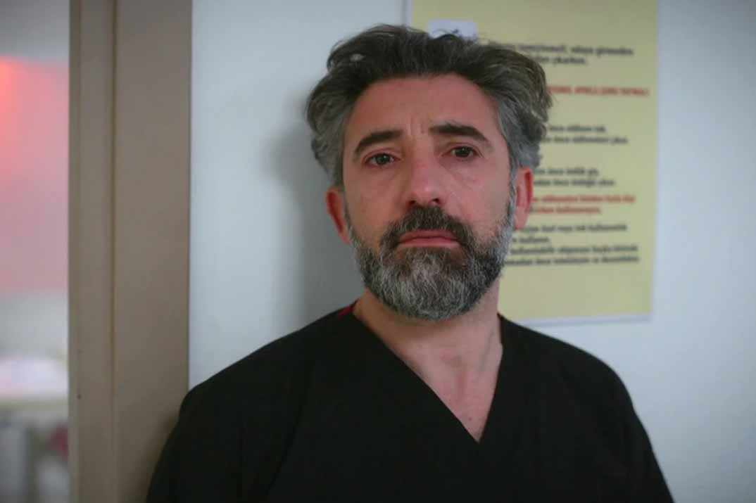 “Renacer” Penúltimo Capítulo: Aziz se arrodilla ante Seren y Harun revive su historia con Maral