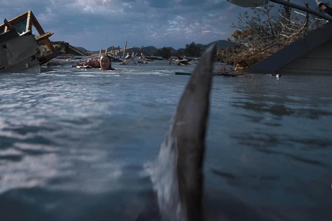 «Embestida», la nueva fantasía con tiburones que llega a Netflix