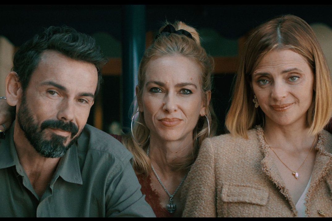 ‘¿Cómo hemos llegado a esto?’ – Kira Miró y Macarena Gómez protagonizan esta comedia sobre amor y traiciones – Estreno en cines
