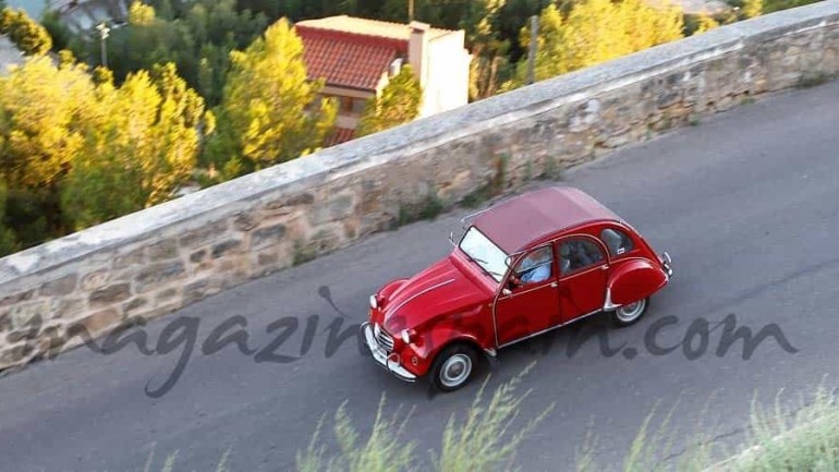 El mítico Citroen 2CV reúne a sus fans