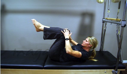 6 pilates double leg stretch 2