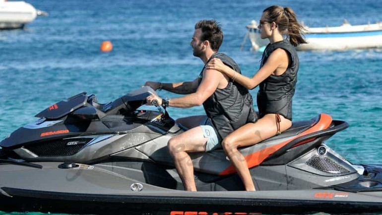 Alexandra Ambrosio presume de cuerpazo en Grecia