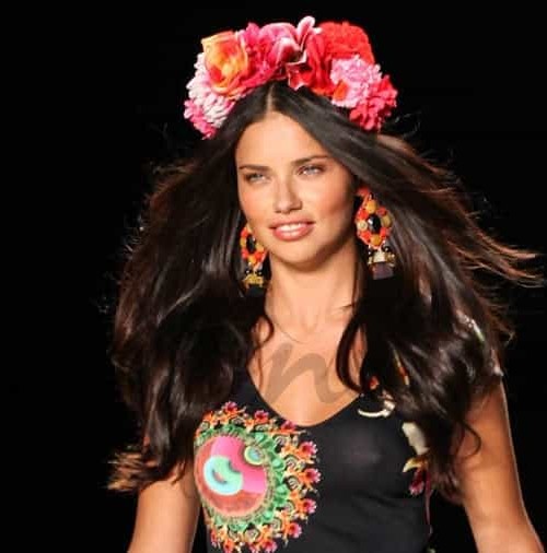 Adriana Lima espectacular, en la «Mercedes-Benz Fashion Week», de New York