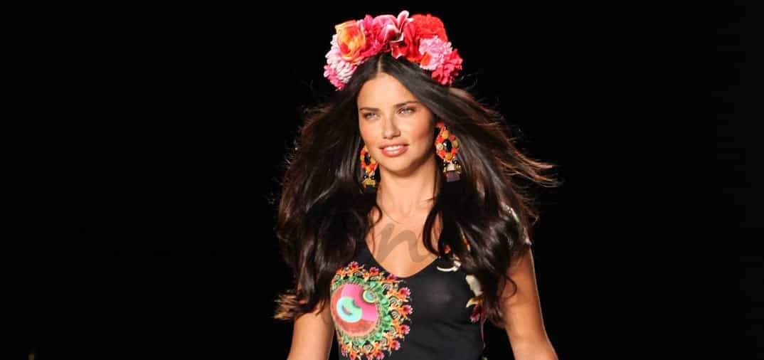 Adriana Lima espectacular, en la “Mercedes-Benz Fashion Week”, de New York