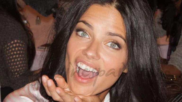 Adriana Lima al natural