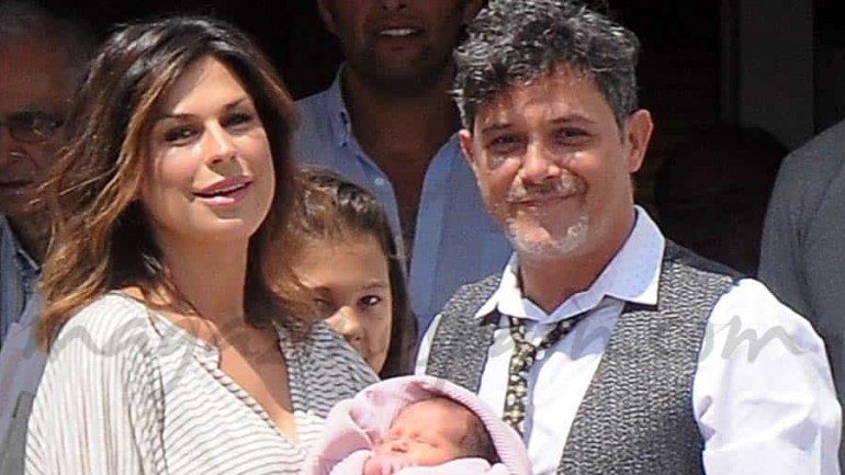 Alejandro Sanz presenta a su cuarta hija, Alma