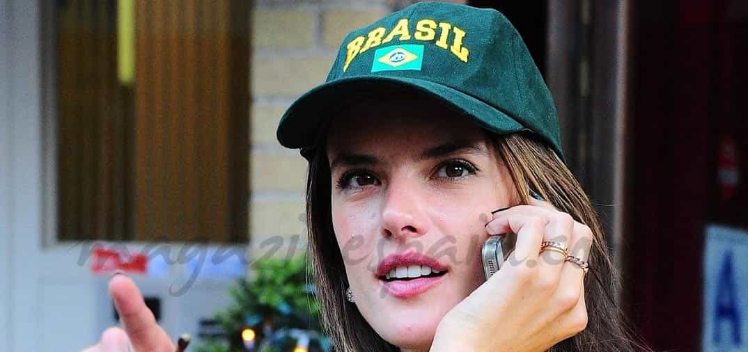 Alessandra Ambrosio… al mal tiempo… buena cara