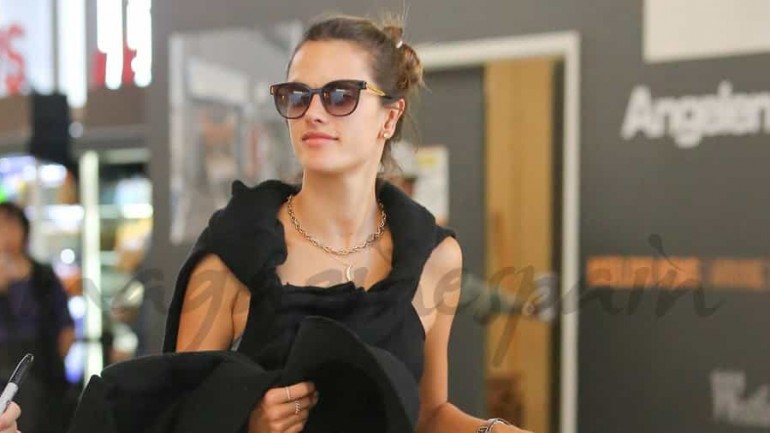 Alessandra Ambrosio siempre de viaje