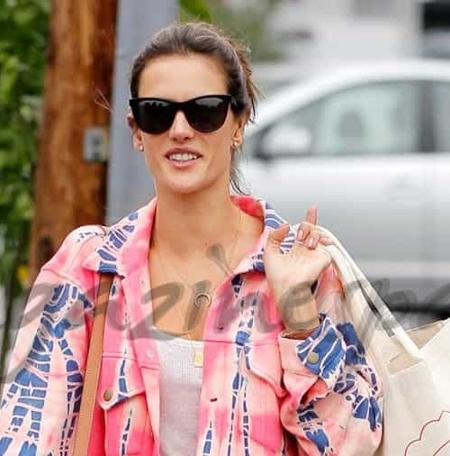 Alessandra Ambrosio de compras