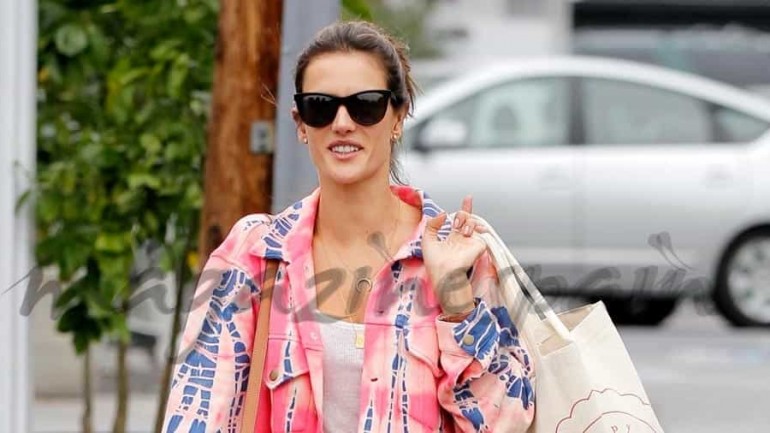 Alessandra Ambrosio de compras