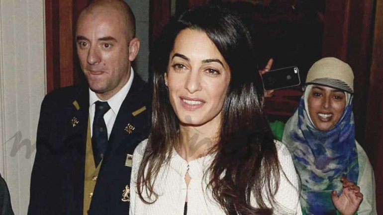 La señora de Clooney regresa al trabajo