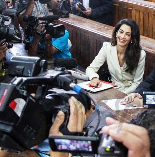 Amal Clooney pasea su estilo por la Gran Manzana