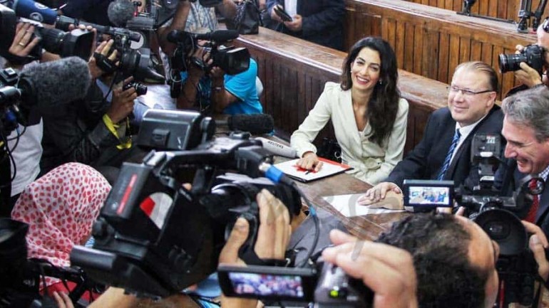 Amal Clooney pasea su estilo por la Gran Manzana