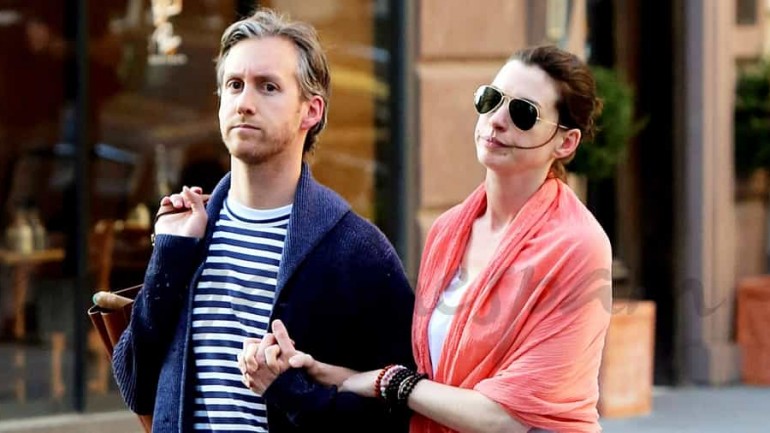 Anne Hathaway y su marido Adam Shulman, look neoyorkino