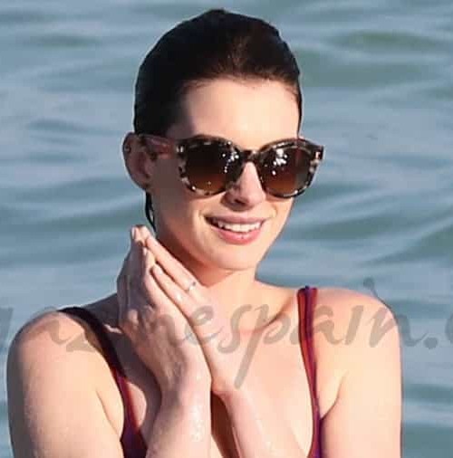 Anne Hathaway y su bañador transparente
